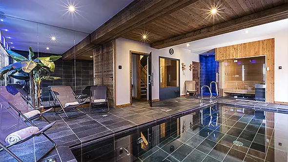 Indoor pool and relaxation area in the chalet spa.