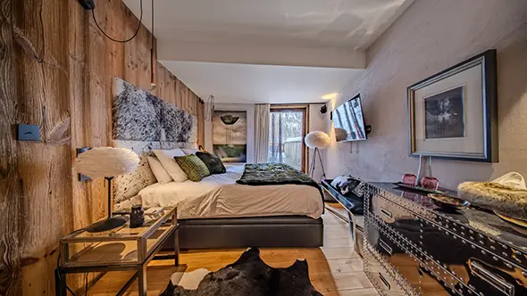 Master bedroom in chalet Orca.