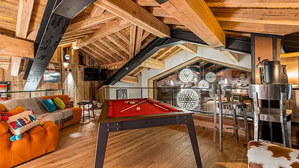 Mezzanine games room with pool table in chalet Orca.