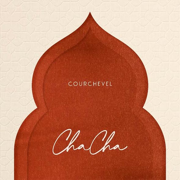 Logo of the Chacha Courchevel club-restaurant featuring a Moroccan or Arabic style arch with the names ’Chacha’ and ’Courchevel’.