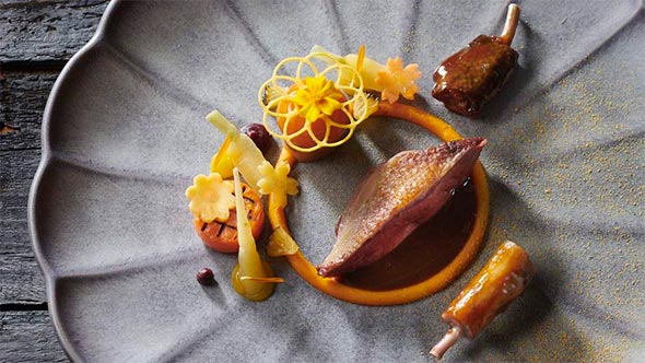 An exquisite gourmet dish by chef St&eacute;phane Buron at the Le Chabichou hotel restaurant. / Изысканное блюдо высокой кухни от шеф-повара Стефана Бюрона в ресторане отеля Le Chabichou.