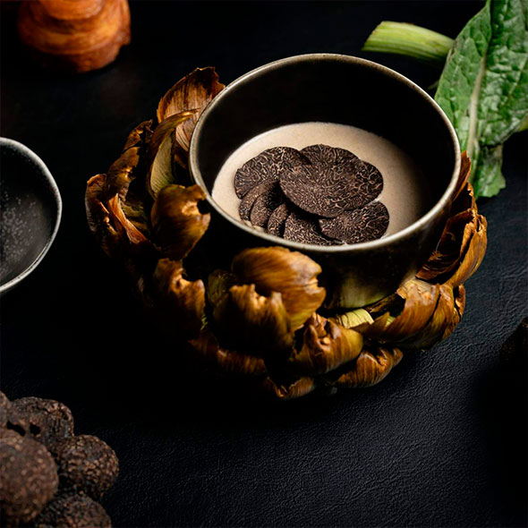 Interior of the L&rsquo;Altitude restaurant at Le K2 Altitude, featuring a classic French dining style with elegant chairs and tablecloths.