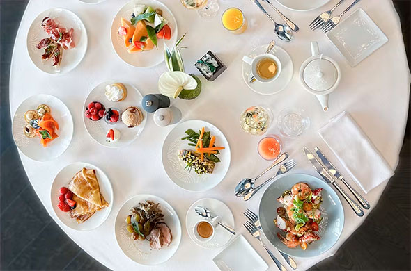 Luxury dish featuring Prunier Ossetra Caviar and lobster from the New Year&rsquo;s Gala Menu at H&ocirc;tel Royal &Eacute;vian Resort Festivities 2025