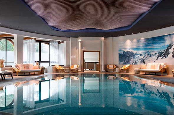 Outdoor Hydro-Circuit (33&deg;C pool) or Snow Room at evian&reg;Spa. Relaxation and revitalization at &Eacute;vian Resort winter 2025.