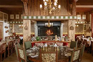 Le Chalet de Pierres restaurant with a terrace on the ski slope in Courchevel