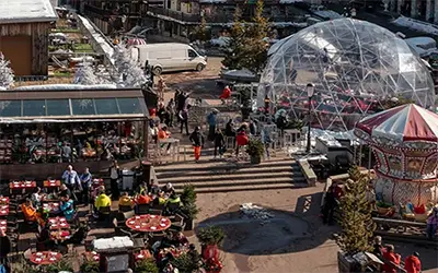 Le Tremplin restaurant with a terrace at the foot of the slopes in Courchevel