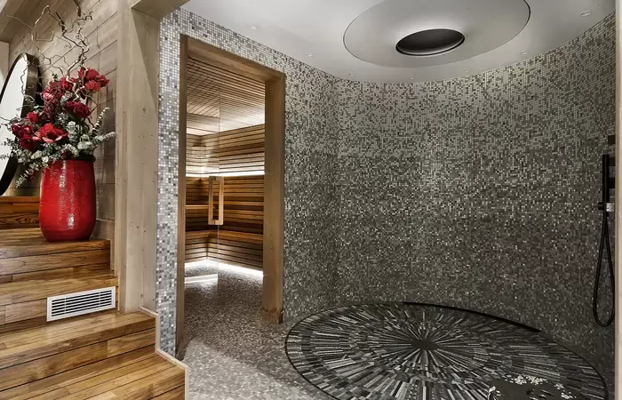 Round shower area with a mosaic floor in the Lys Martagon spa, Courchevel 1850