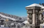 Aman Le Melezin from the piste, Courchevel 1850 spread out below