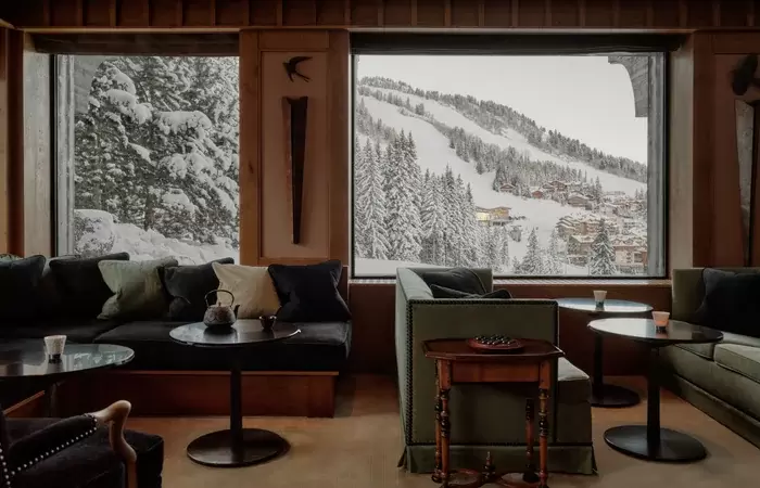 Sofas in the Salon facing the window onto the piste and the village