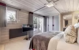 The interior of a Petite Executive Room at Le K2 Altitude, Courchevel 1850