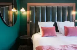 Double Room with village view, double bed against a green wall, Fahrenheit Seven Courchevel