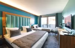 Triple Room with a double bed and an extra single bed at Fahrenheit Seven Courchevel