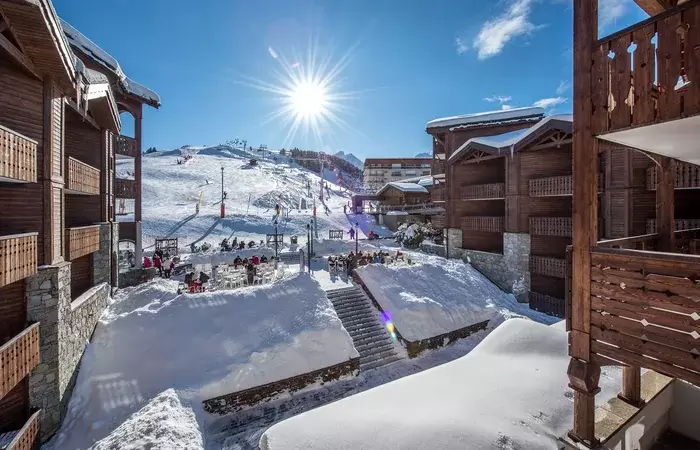 Ski slopes next to Fahrenheit Seven Courchevel on the Moriond snow front