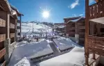 Ski slopes next to Fahrenheit Seven Courchevel on the Moriond snow front