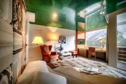 Deluxe Queen Bed Room 
