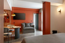Apartment 5 people