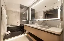 The bathroom of a Superior Room at Le K2 Chogori, Val d'Isere