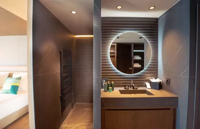 Bathroom with washbasin and backlit round mirror at Fahrenheit Seven Les Menuires
