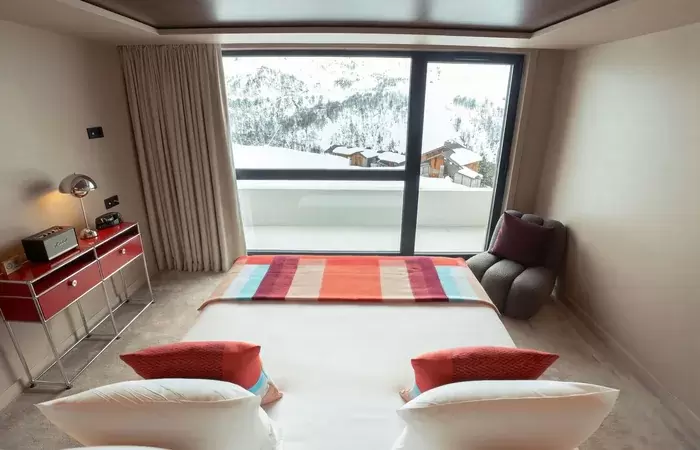 Double room with large window facing the Belleville valley, Fahrenheit Seven Les Menuires
