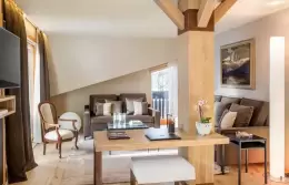 The lounge with sofas and a desk in a Master Suite, Hotel Hermitage, Breuil-Cervinia