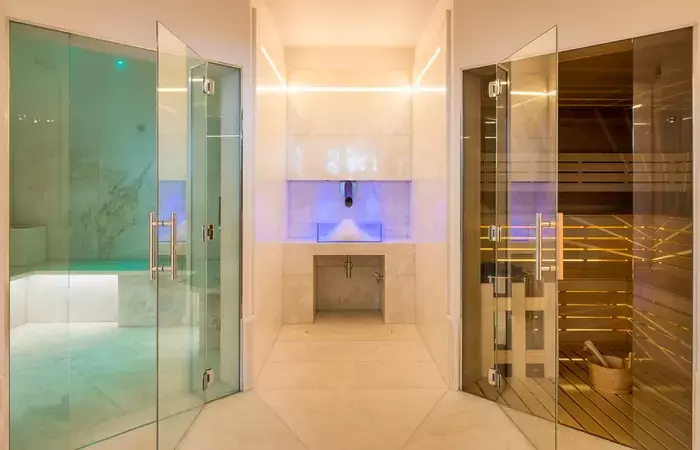 Glass doors to the sauna and steam room in the spa, Hotel Hermitage, Breuil-Cervinia